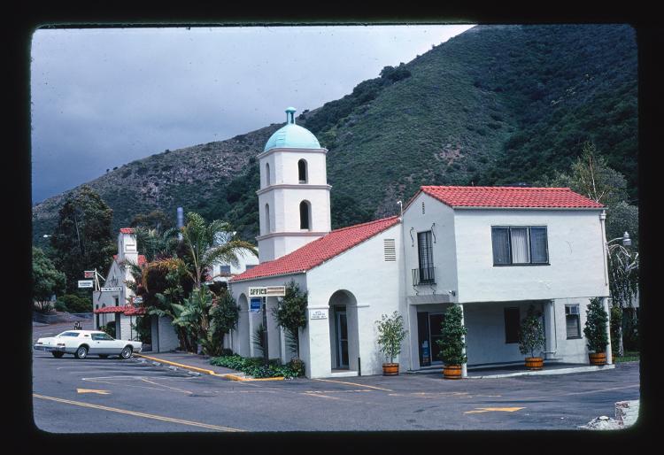 A fachada do Milestone Mo-Tel (ou Motel Inn) em 1976