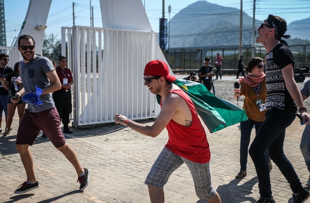 18.set.2015 - Primeiros fãs entram na Cidade do Rock, para o primeiro dia do Rock in Rio 2015. - Francisco Cepeda/AGNews