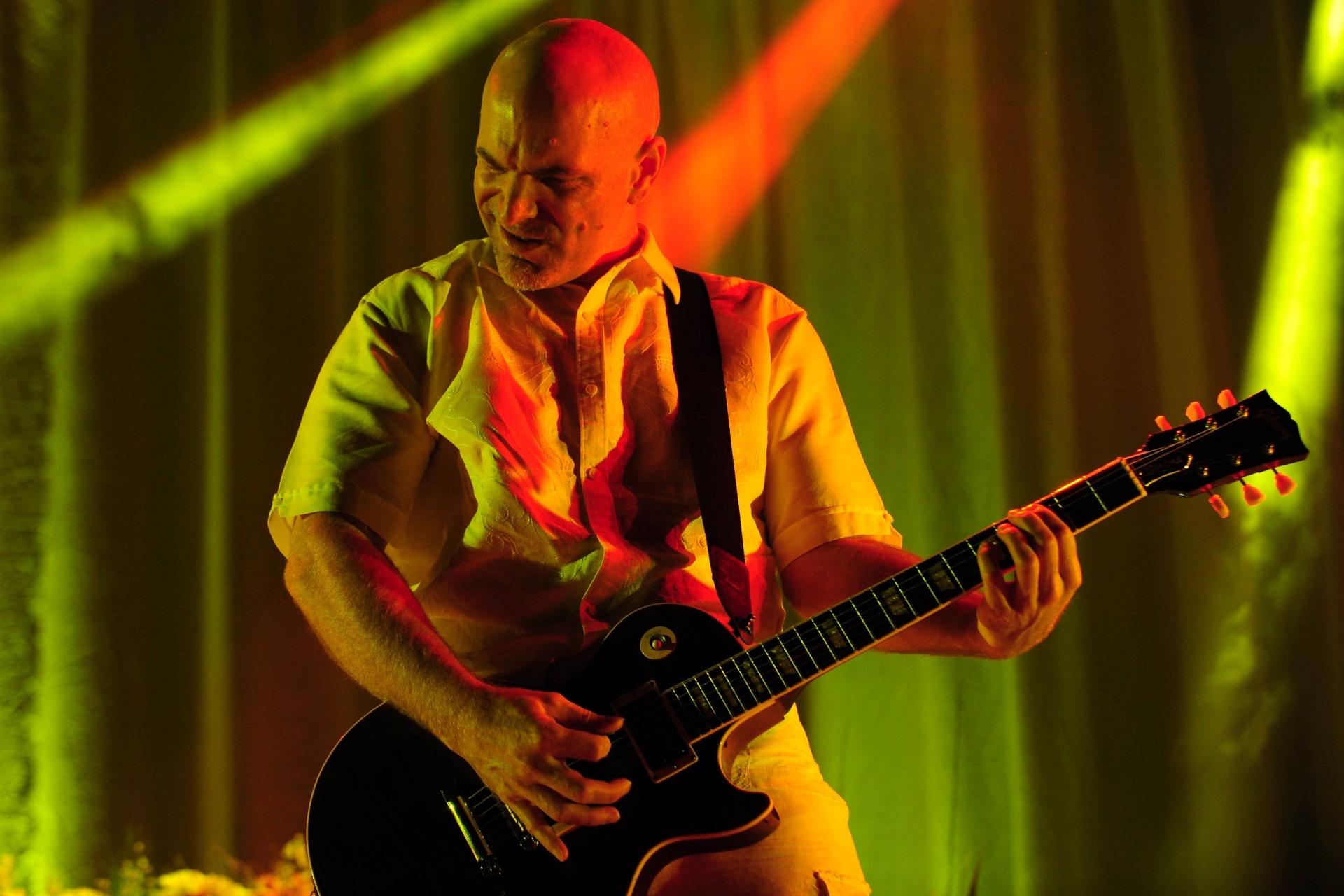 24.set.2015 - A banda Faith No More se apresenta no espaço das Américas em São Paulo, na noite desta quinta-feira, com a formação clássica: Mike Patton nos vocais, Billy Gould no baixo, Roddy Bottum nos teclados, Mike Bordin na bateria e Jon Hudson na guitarra - Junior Lago/UOL