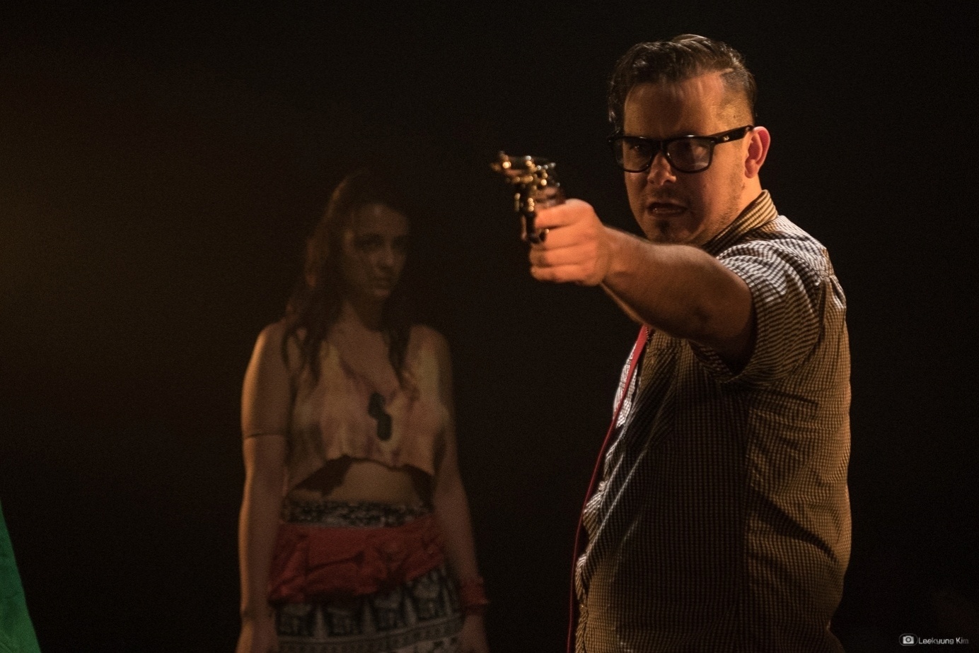 Montagem do livro "Suicidas", de Raphael Montes, peça "Roleta-Russa", adaptada e dirigida por César Augusto. - Divulgação