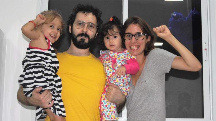 Aline Shirazi Conte com as filhas, Laura (à esquerda) e Heloísa; personagens de matéria de UOL Gravidez e Filhos sobre universitárias grávidas - Arquivo Pessoal - Arquivo Pessoal