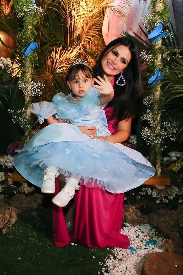 10.ago.2016 - Natália Guimarães e sua filha Maya - Manuela Scarpa /Brazil News