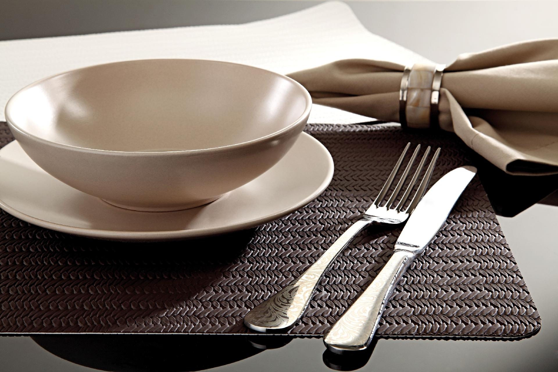 1.	Na Copa&Cia (www.lojacopaecia.com.br), o jogo americano Alabama Skin está na promoção, de R$ 49,90 por R$ 19,90 (a unidade). A peça (30 cm por 44 cm) é feita em material sintético e pode ser usada dos dois lados I O preço promocional é válido até 31 de janeiro de 2017 ou enquanto durar o estoque - Divulgação