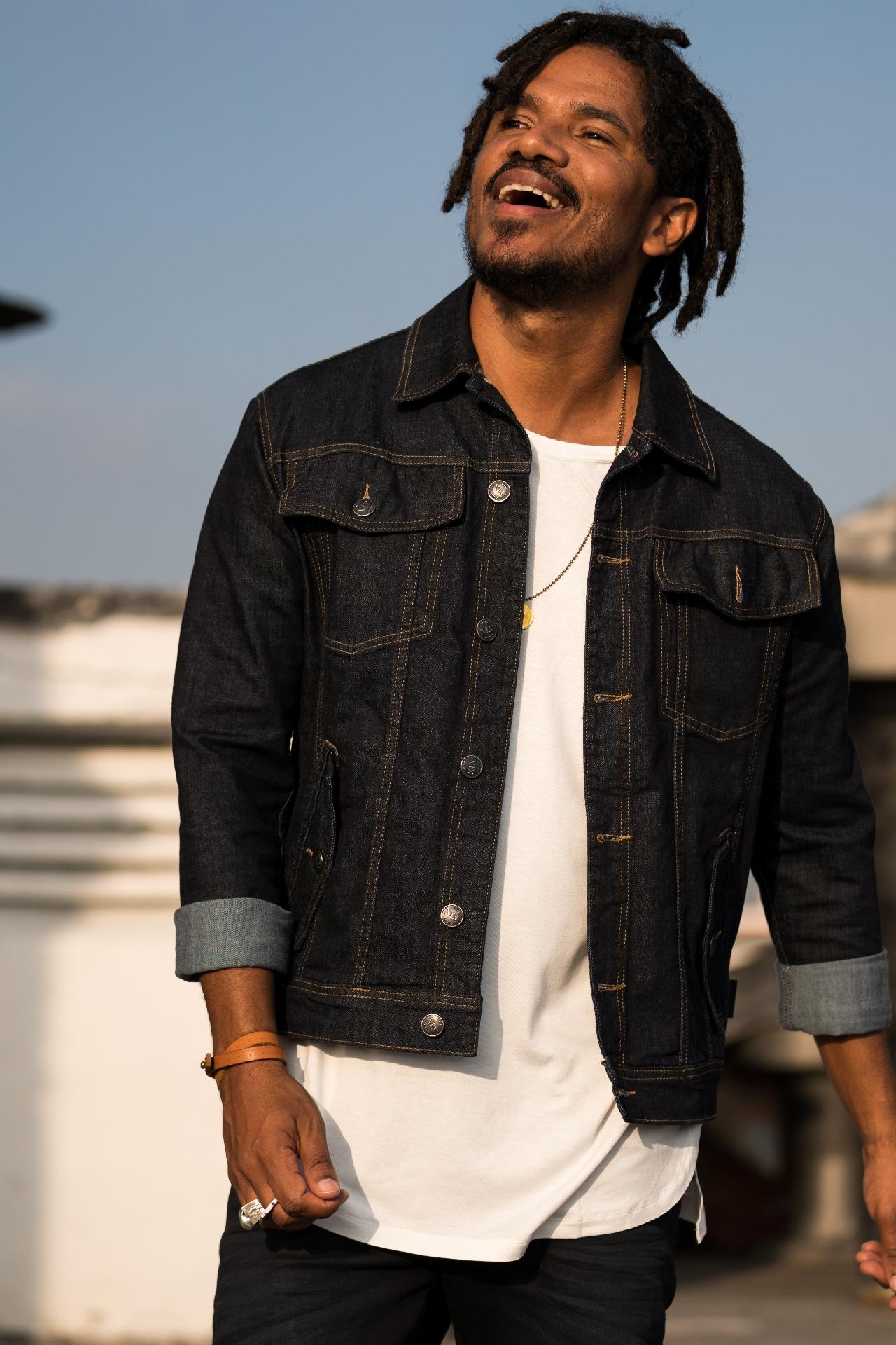 Alexandre Carlo, vocalista do Natiruts, durante gravação do clipe "Sol do Meu Amanhecer" - Sergio Fagundes