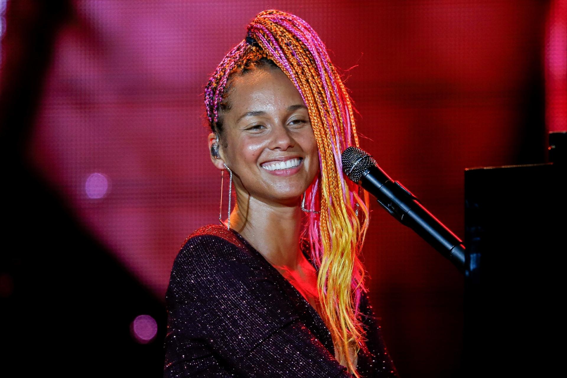 Fotos: Alicia Keys faz show empoderado e ouve até 