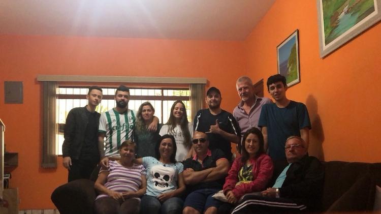 Cleide e Valdir com os filhos e netos; em 2018, o casal formado por Silvio Santos comemora bodas de ouro - Arquivo pessoal - Arquivo pessoal