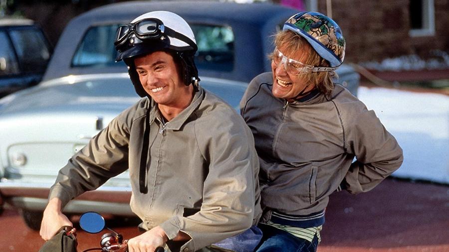 Jim Carrey e Jeff Daniels em cena de "Débi e Lóide - Dois Idiotas em Apuros" (1994) - Divulgação