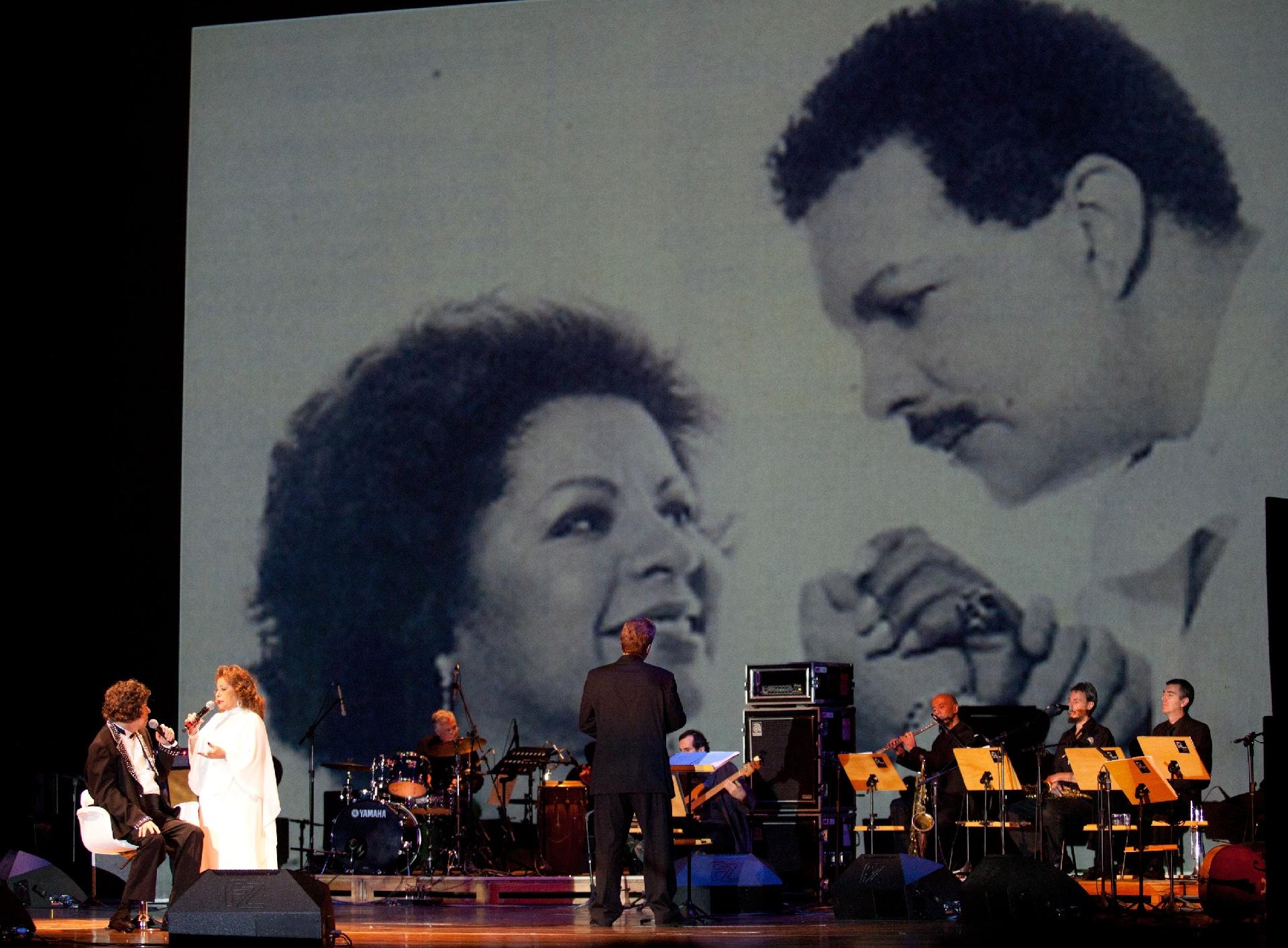 Angela Maria e Cauby Peixoto durante apresentação no Theatro Municipal, na 8ª edição da Virada Cultural em 2012 - Sergio Carvalho/Folhapress