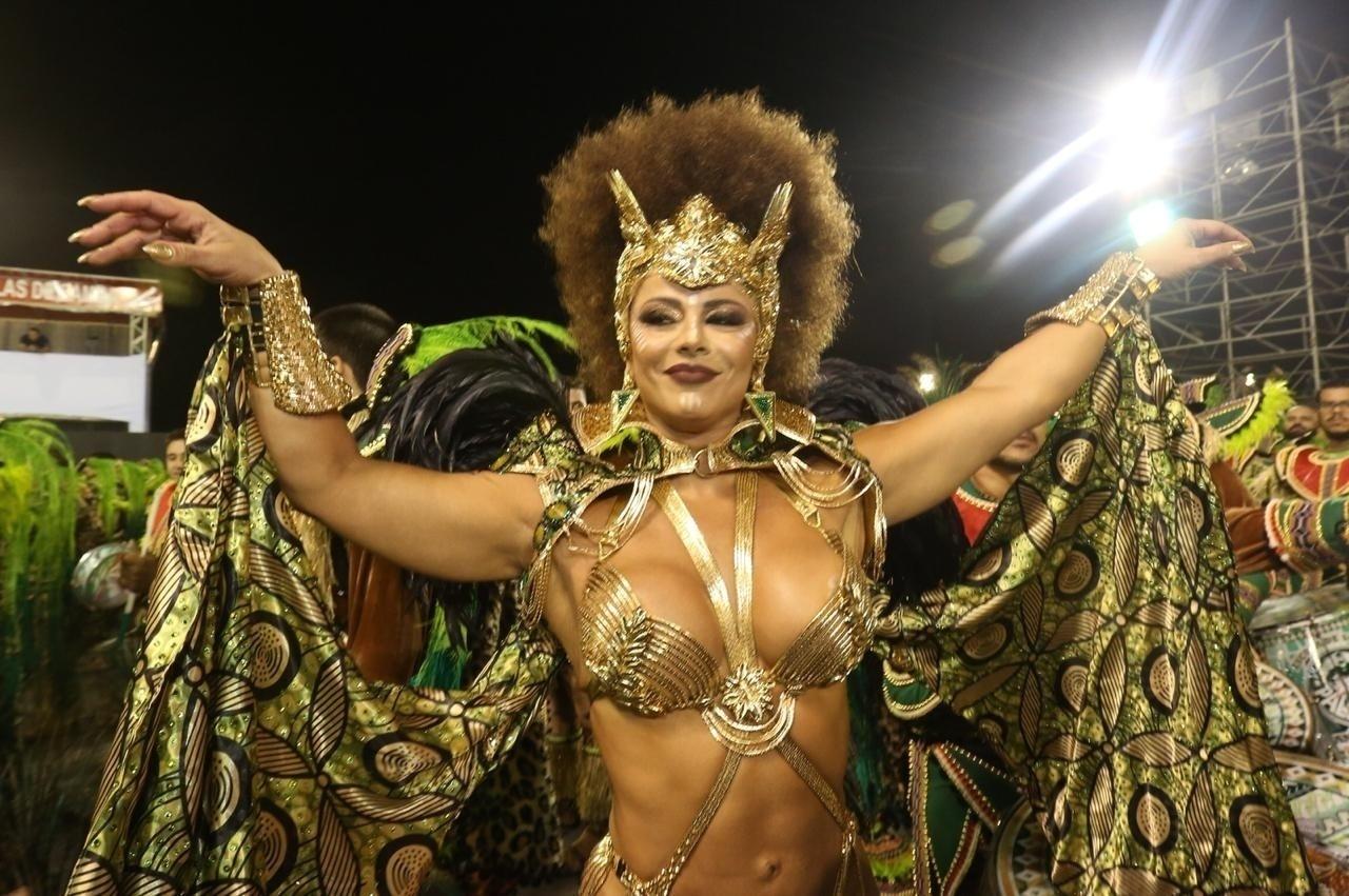 Vivi Araújo é rainha da bateria da Mancha Verde, terceira escola a desfilar no Anhembi - Ricardo Matsukawa/UOL