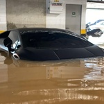 Lamborghini atingida por enchente em SP seria leiloada e não tinha seguro -  12/02/2020 - UOL Carros