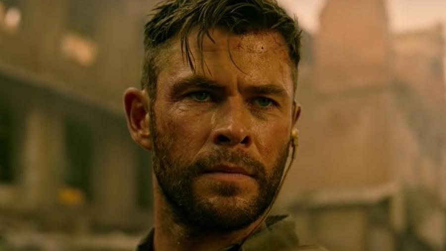 Chris Hemsworth em cena de "Resgate" - Netflix