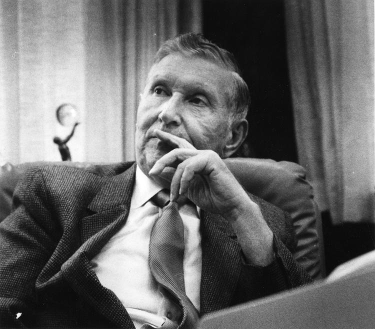 02.10.1986 - Sumner Redstone nos escritórios da Redstone Management, pouco antes de comprar a Paramount - Boston Globe via Getty Images - Boston Globe via Getty Images