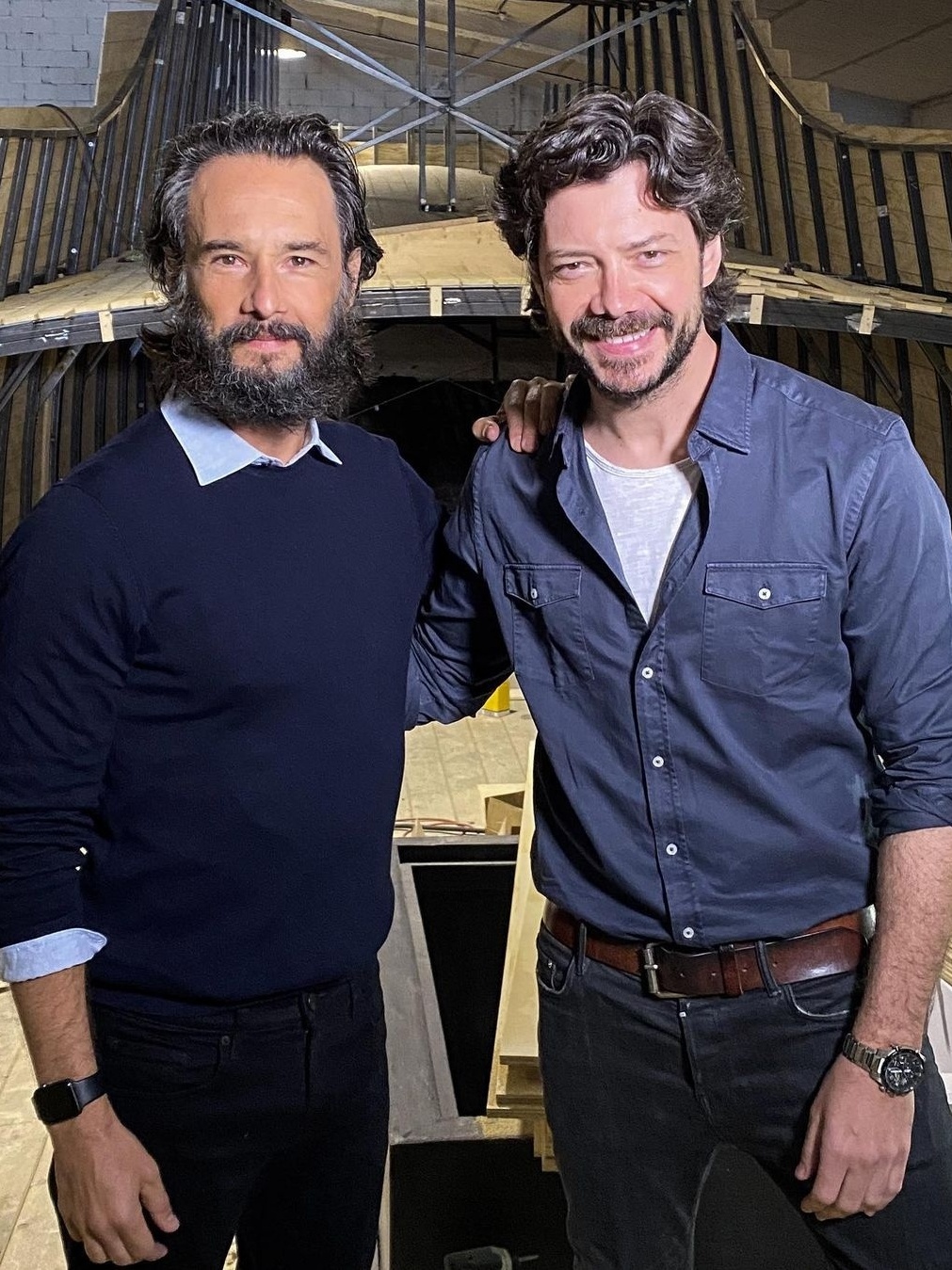 Rodrigo Santoro e Álvaro Morte vão estrelar nova série da Amazon
