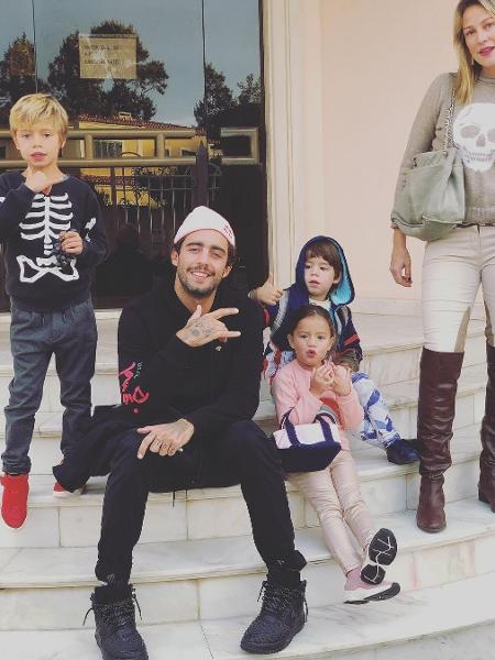 Pedro Scooby posa ao lado de Luana Piovani e dos filhos - Reprodução Instagram