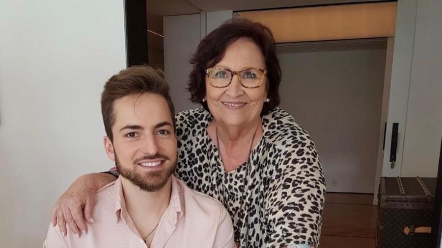 Thales Bretas comemora aniversário de Déa Lúcia, mãe de Paulo Gustavo - Rprodução/Instagram
