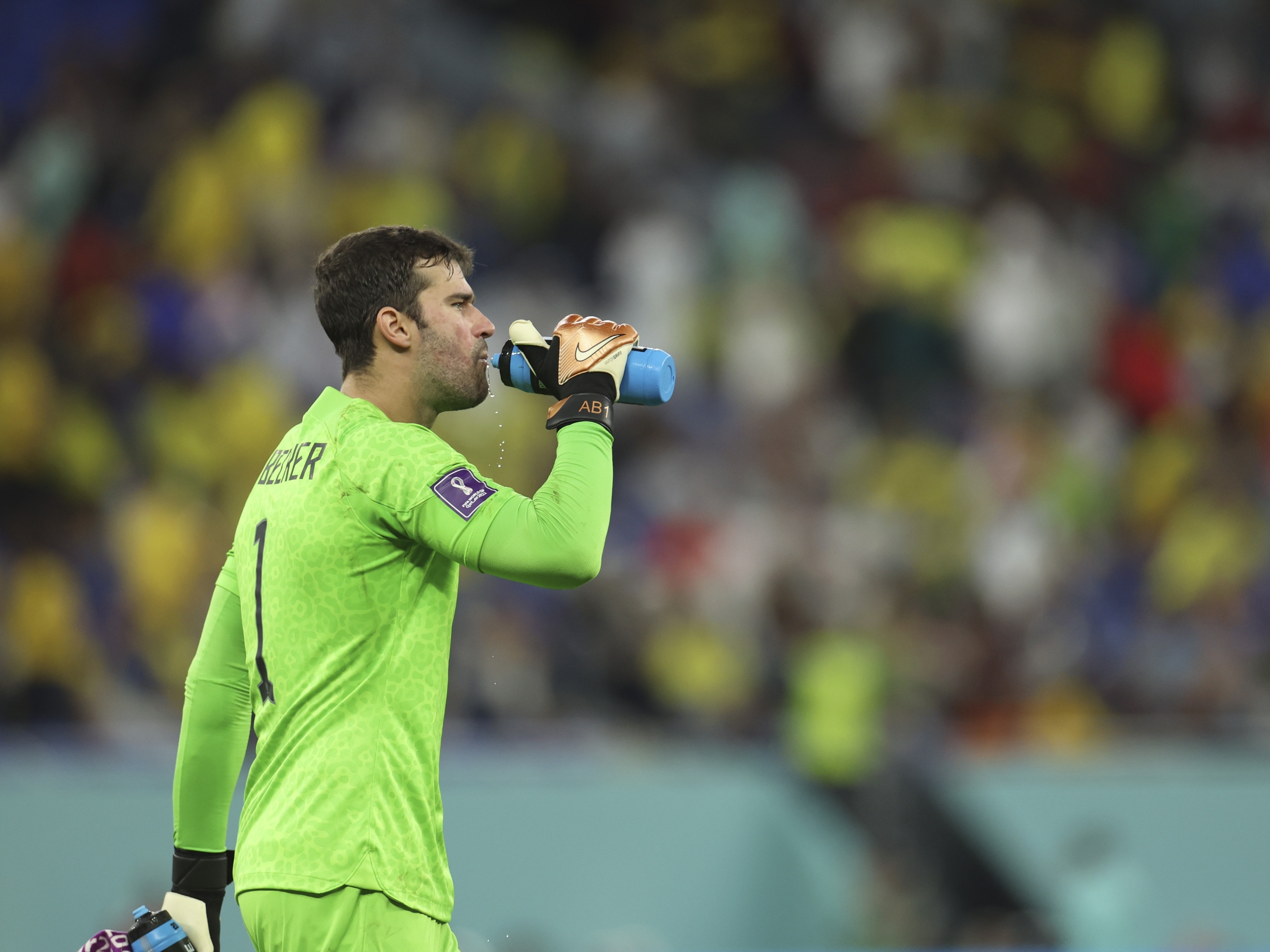 Repor a bola em jogo como goleiro