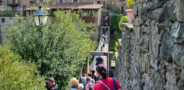 (Demasiados) turistas no son bienvenidos: las villas en España luchan contra la sobredosis