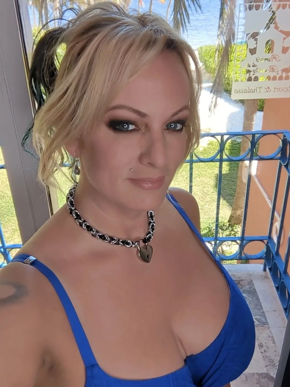 Atriz pornô stormy daniels