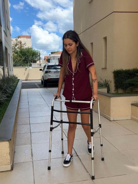 Doença faz com que Carmen tenha dificuldades para andar