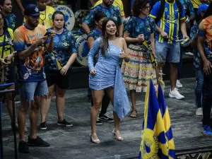 Grávida, Lexa samba na quadra da Unidos da Tijuca