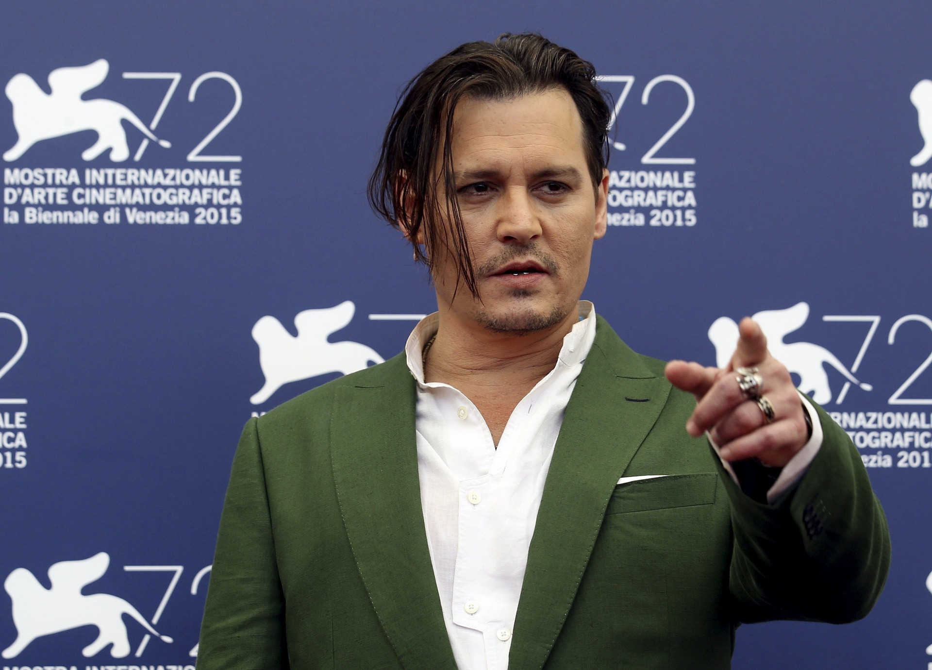 4.set.2015 - Johnny Depp promove "Black Mass" no 72º Festival de Veneza - Stefano Rellandini/Reuters