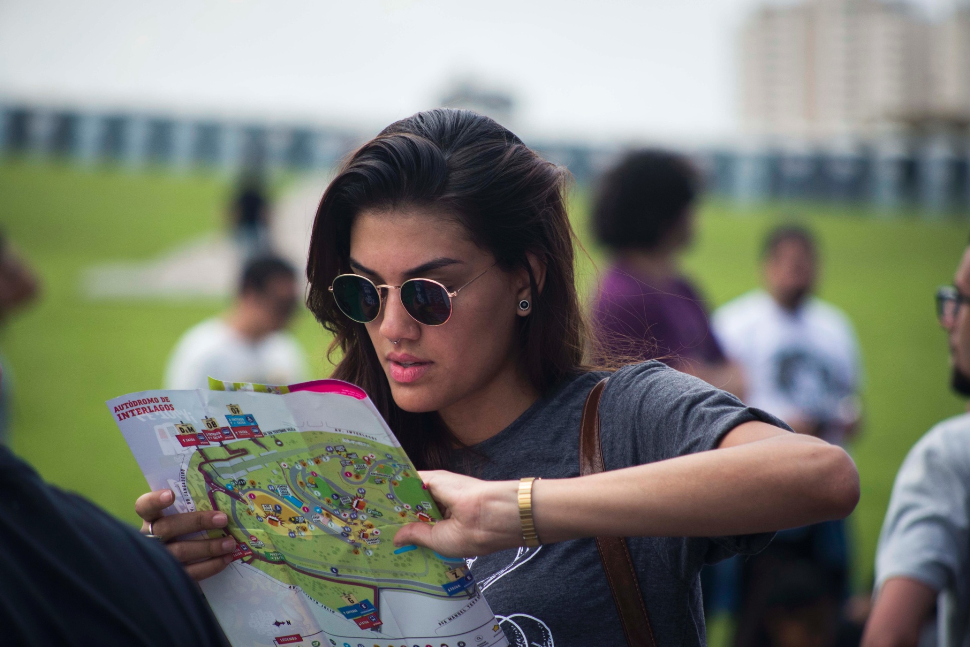 12.mar.2016 - Gatas entre o público do primeiro dia do Lollapalooza Brasil 2016 - Rafael Roncato/UOL