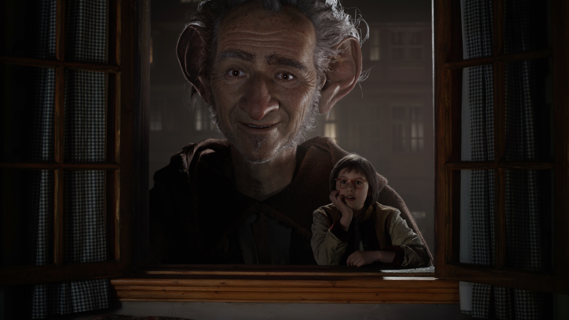 Mark Rylance e Ruby Barnhill como o gigante BGA e a pequena Sofia em cena do filme "O Bom Gigante Amigo" - Divulgação