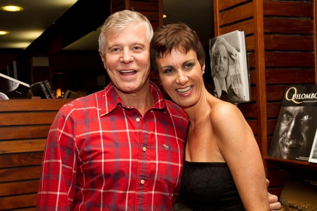 Márcia Cabrita ao prestigiar o lançamento do livro de Miguel Falabella, no Rio, em 2011 - Folhapress