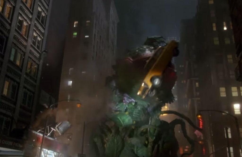 Cena que acabou cortada da edição final de "A Pequena Loja dos Horrores" (1986) - Reprodução