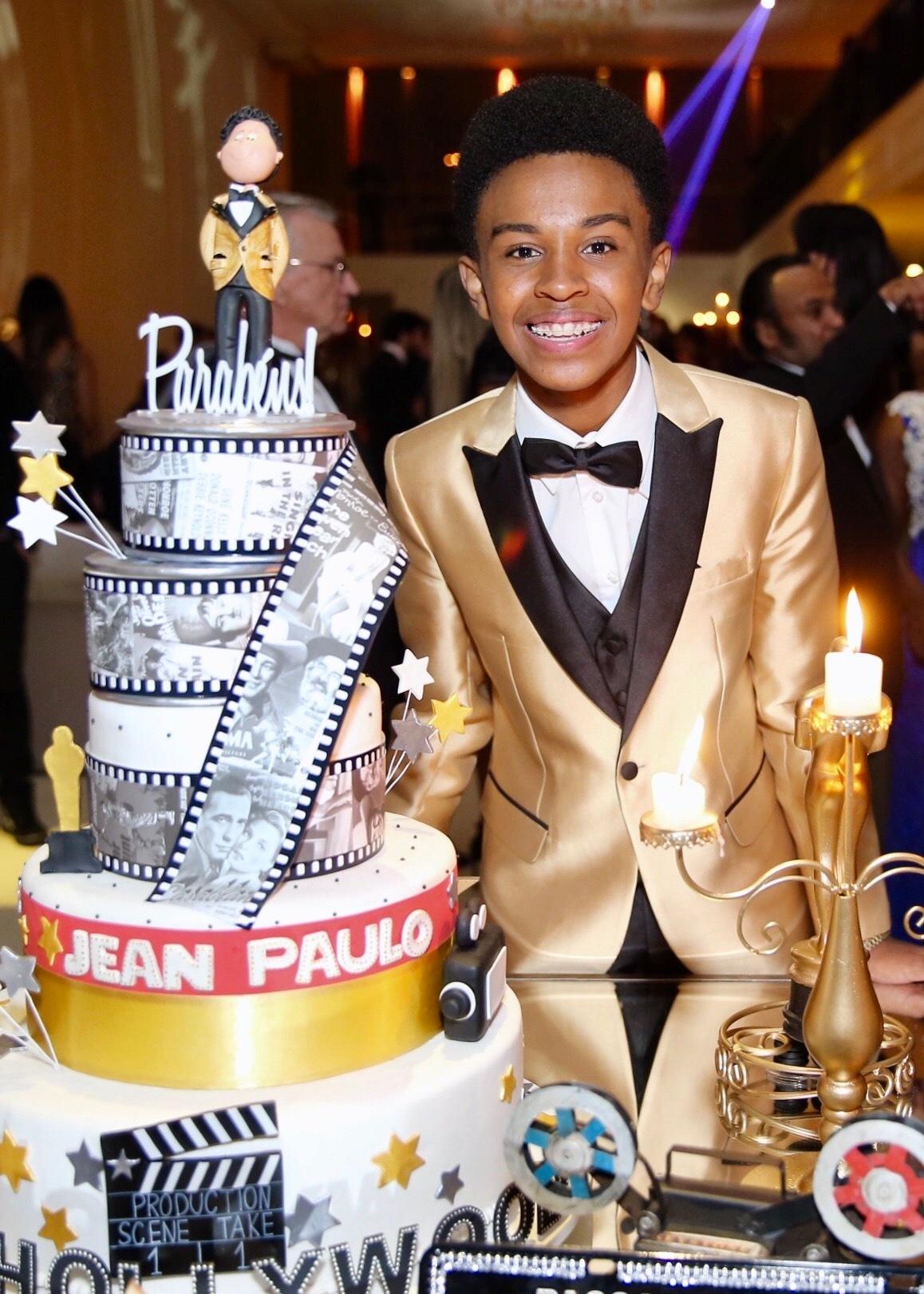 Jean Paulo Campos, o Cirilo, chega de limosine à festa de 15 anos - Manuela Scarpa/Brazil News