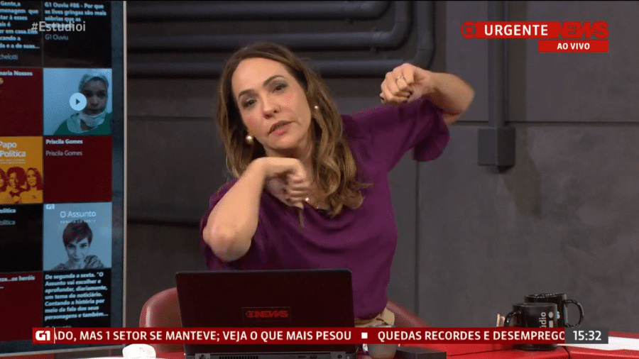 Maria Beltrão, do "Estúdio i", faz mímica para explicar como abre portas em meio à pandemia de covid-19 - Reprodução/GloboNews