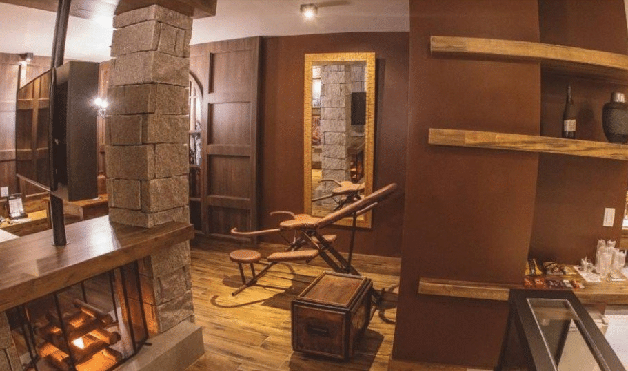 Motel em Ponta Grossa, no Paraná, faz quarto temático do Harry Potter com objetos inspirados na saga de J.K. Rowling - Reprodução/Facebook