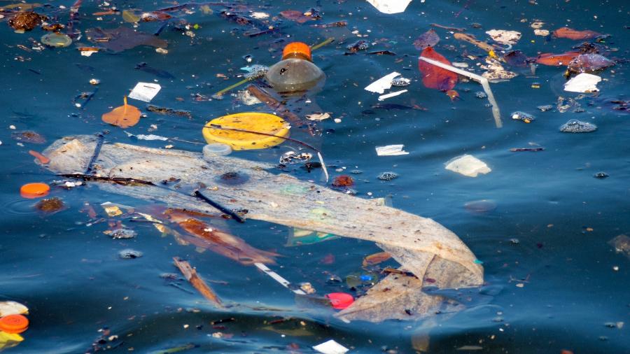 A ONU aprovou hoje um acordo histórico para criar o primeiro tratado global de poluição por plástico, descrevendo-o como o mais significativo desde o acordo de Paris de 2015 - Getty Images/iStockphoto