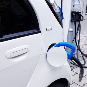 Como tornar os carros elétricos mais acessíveis no Brasil