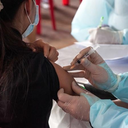 Os Estados Unidos já aplicaram 113 milhões de doses aplicadas da vacina contra covid-19 em sua população - SOPA Images/Colaborador Getty Images