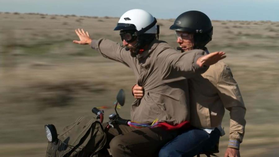 Youtubers fazem viagem de moto do filme Debi & Loide - Reprodução