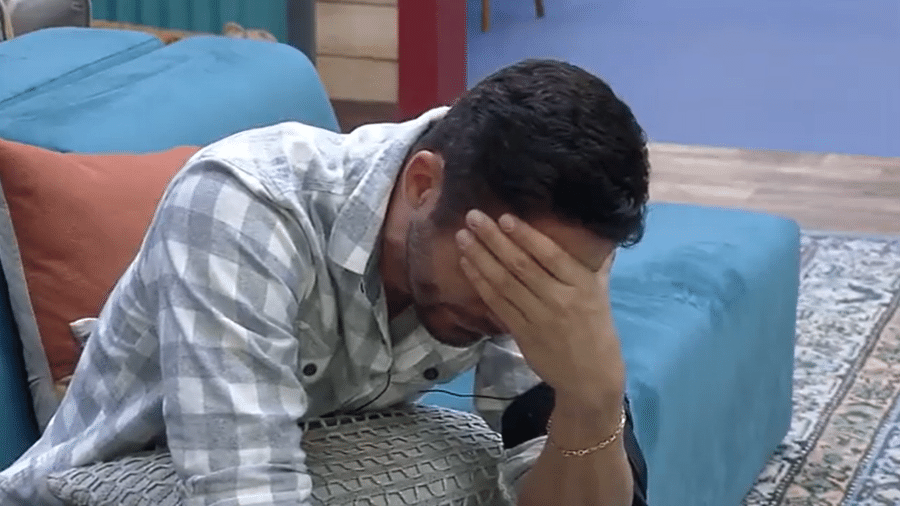 A Fazenda 2021: Rico Melquiades chora com placas de Valentina - Reprodução/Playplus