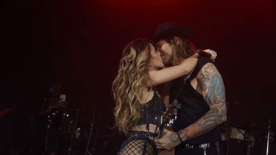 Casal cantou "Bye bye Tristeza", de Sandra de Sá, no evento que aconteceu ontem em São Paulo - Eduardo Martins/AgNews