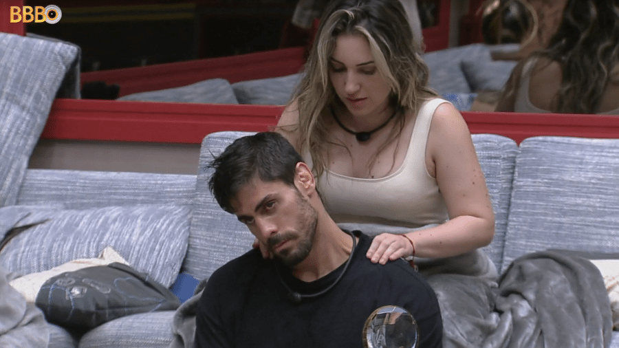 BBB 23: Amanda e Cara de Sapato juntos na sala - Reprodução/Globoplay