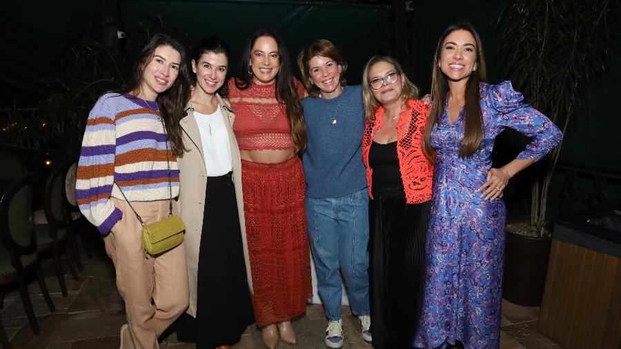 Silvia Abravanel ao lado das irmãs, Cintia, Daniela, Patrícia, Rebeca e Renata - Brazil News