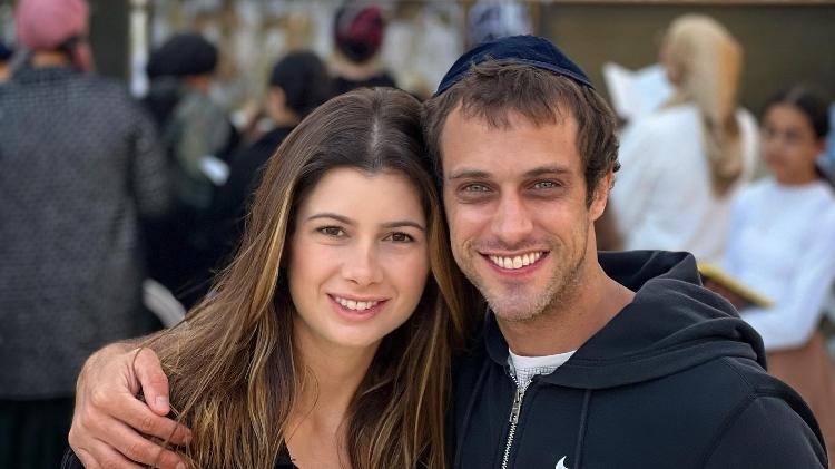 O ator Ronny Kriwat e a noiva Tatiana Cukierkorn visitaram o Muro das Lamentações, em Jerusalém, Israel