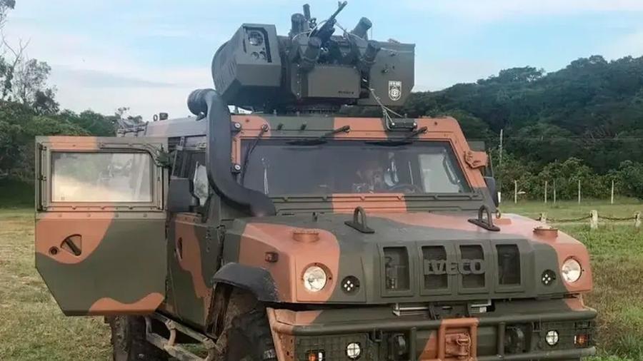 Recentemente adquirido pelo Exército, blindado Guaicuru tem lançador de granadas e metralhadora; 16 unidades vão chegar a Roraima dentro de cerca de 20 dias