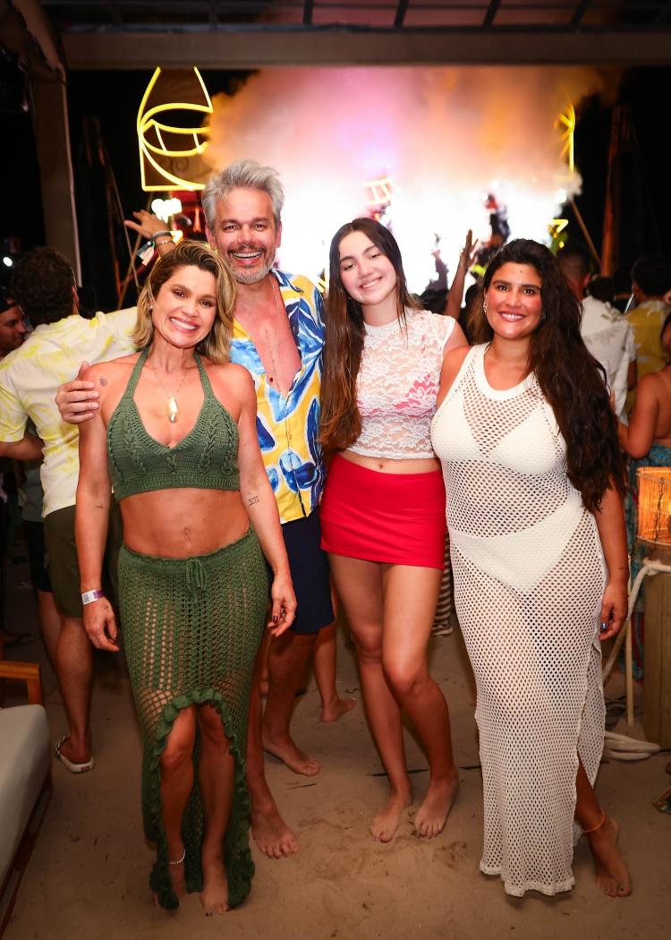 Flávia Alessandra, Otaviano Costa e as filhas, Giulia e Olivia