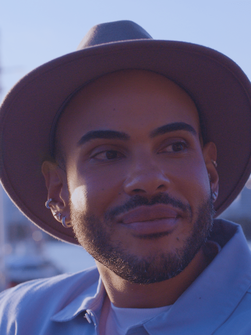 Hugo Gloss foi morar em kitnet ao se afastar de pai abusivo: Estava livre