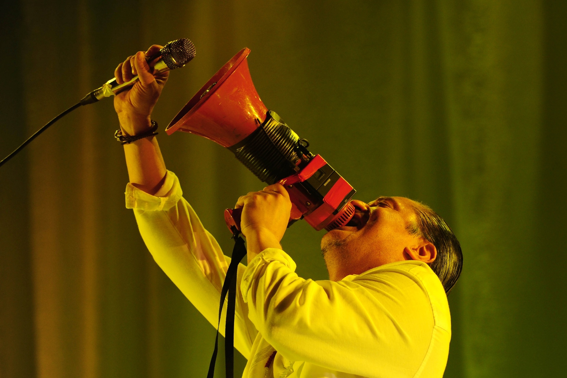24.set.2015 - A banda Faith No More se apresenta no espaço das Américas em São Paulo, na noite desta quinta-feira, com a formação clássica: Mike Patton nos vocais, Billy Gould no baixo, Roddy Bottum nos teclados, Mike Bordin na bateria e Jon Hudson na guitarra - Junior Lago/UOL