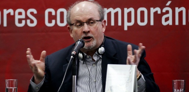 03.dez.2015 - O escritor britânico Salman Rushdie durante lançamento de seu livro "Dois Anos, Oito meses e 28 noites", em Bogotá, na Colômbia - EFE