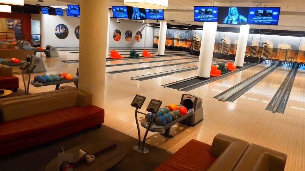 Pista de boliche, Villa Bowling, no Shopping West Plaza - Divulgação