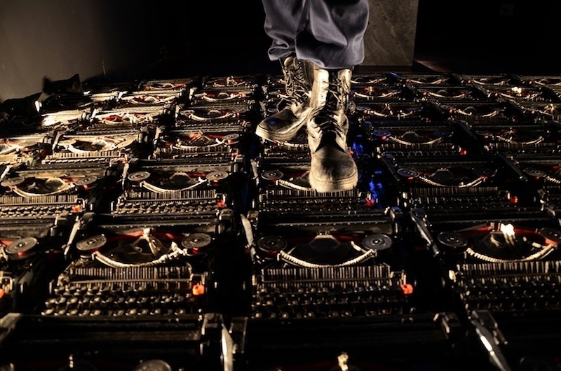 A Caixa Cultural Curitiba (rua Conselheiro Laurindo, 280, centro) apresenta a exposição "Coisas existentes em função do desejo", do artista baiano Marcos Zacariades - Divulgação