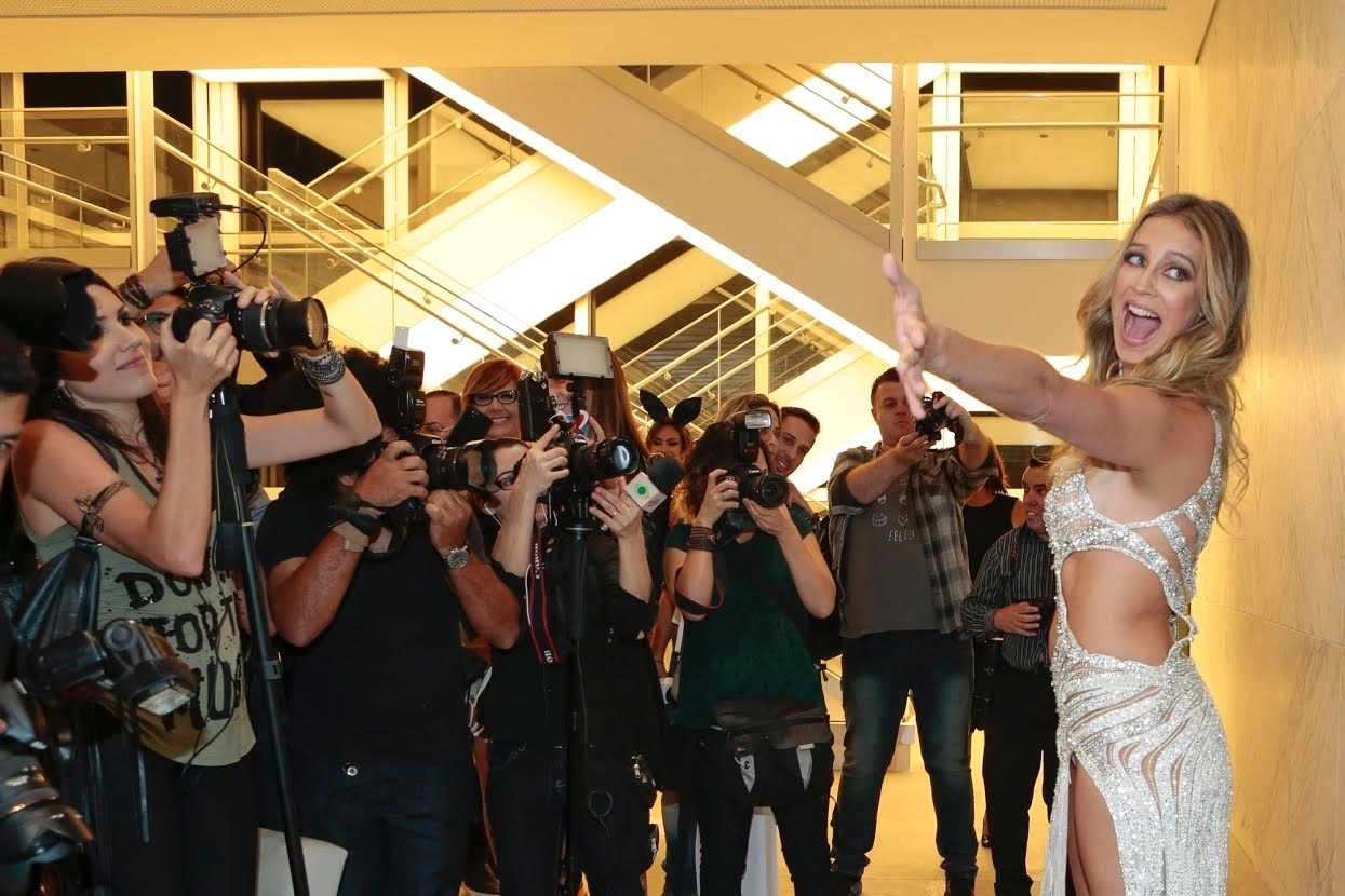 12.abr.2016 - Luana Piovani posa para fotos durante o lançamento da sua "Playboy" - Rafael Cusato/Brazil News