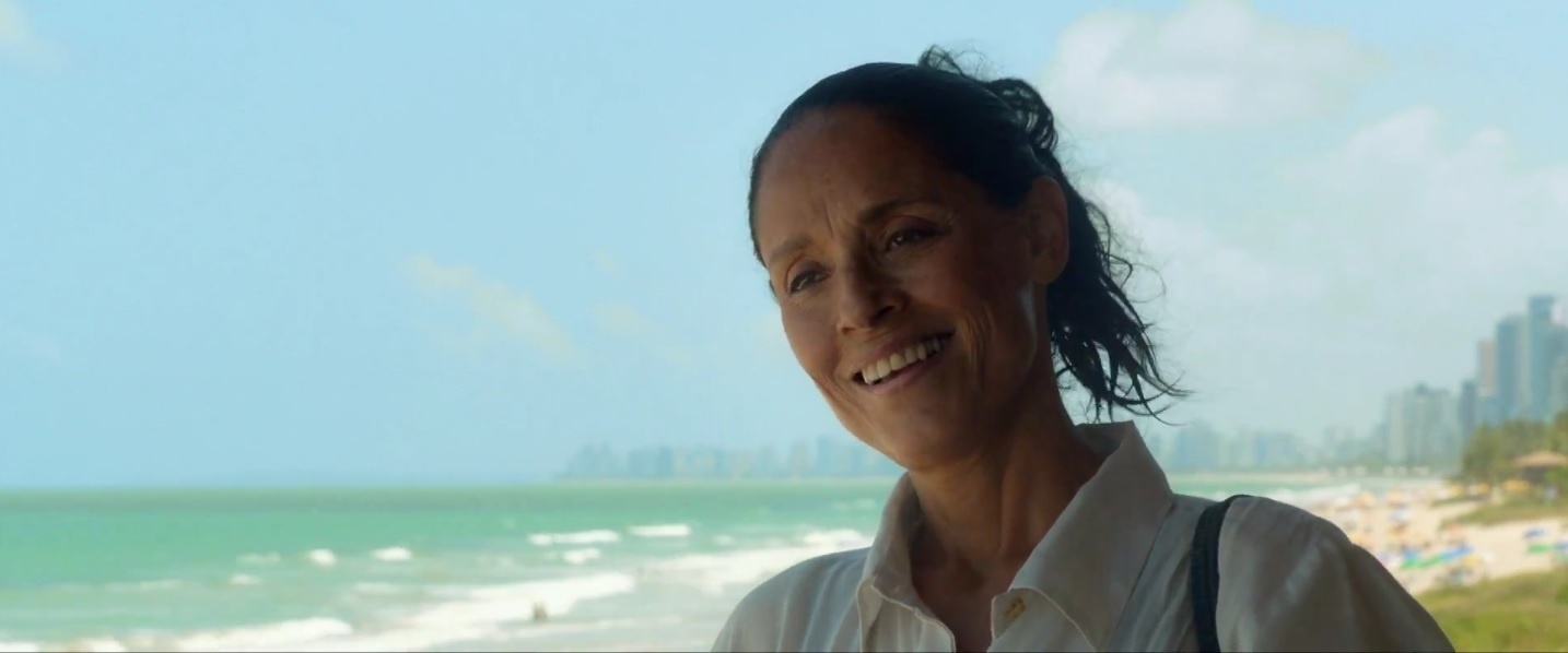 Sonia Braga em cena do filme "Aquarius", de Kleber Mendonça Filho - Reprodução